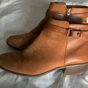 Old Navy tan boots, size 9.